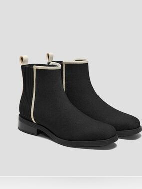 Like New! Vivaia Celine Chelsea boot black with cream contrast 37